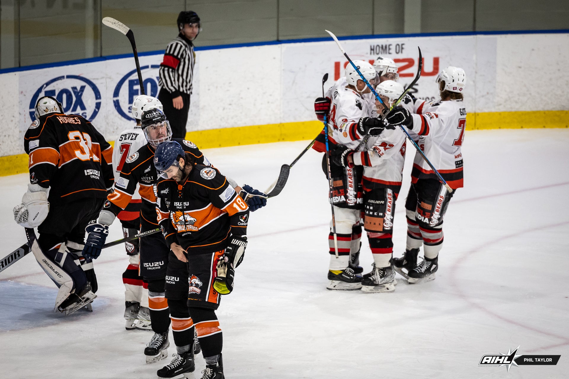 Bears Maul Melbourne in Weekend Sweep