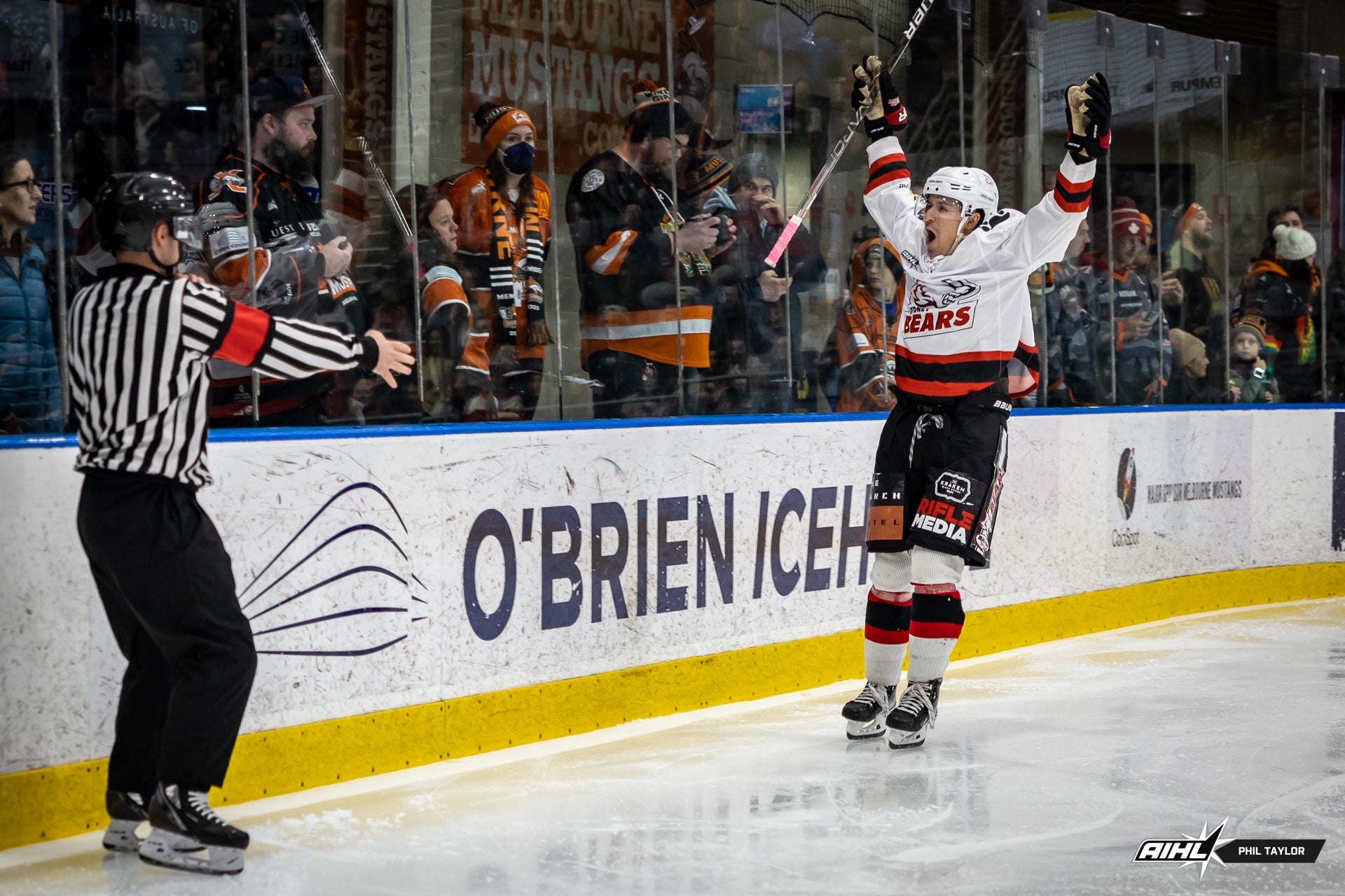 'The chemistry is immaculate': Tommy Steven named Skater's Network AIHL Player of the Week